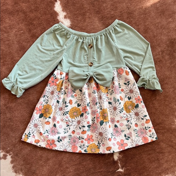 Other - Girls Floral Green Dress with Bow